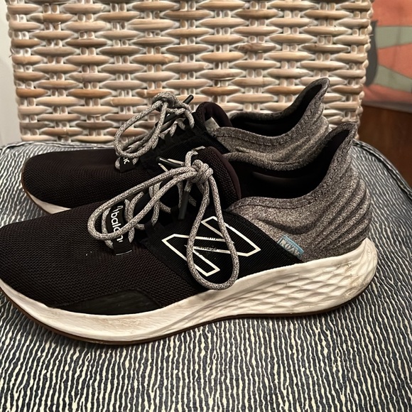 New Balance size 9.5 - Picture 3 of 6